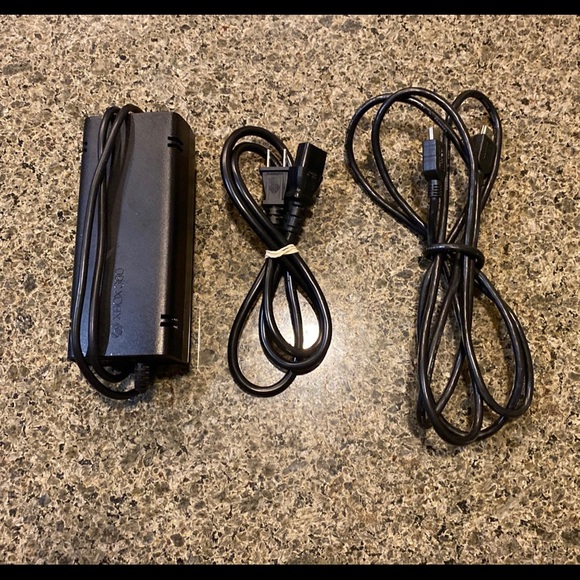 XBOX 360 S - Picture 3 of 4